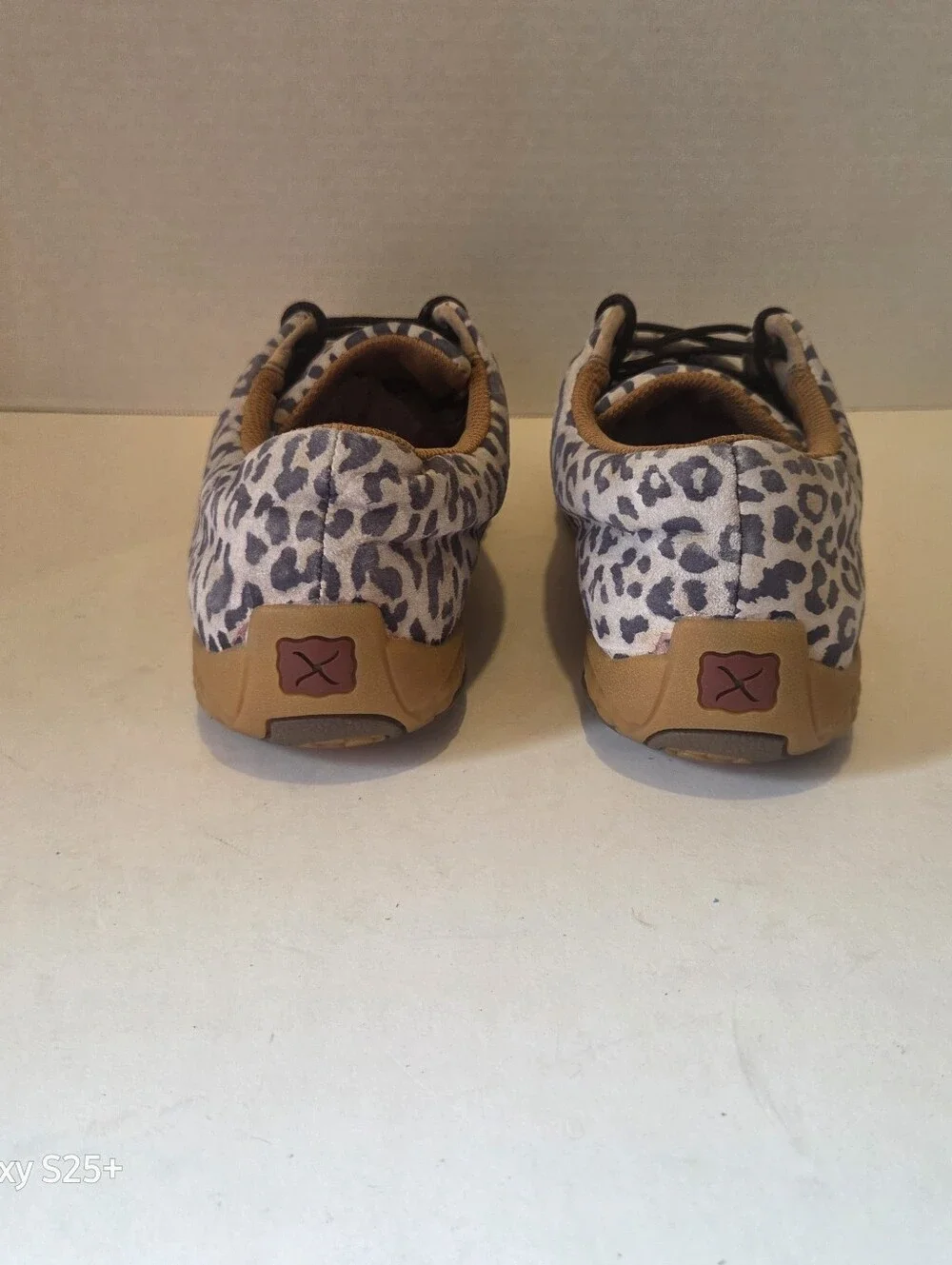 Twisted X Distressed Women's Leopard Cheetah Print Boat Driving Mocs Size 7.5